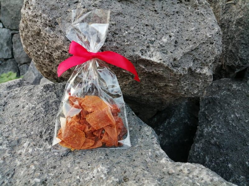 confezione di snack di mango disidratato
